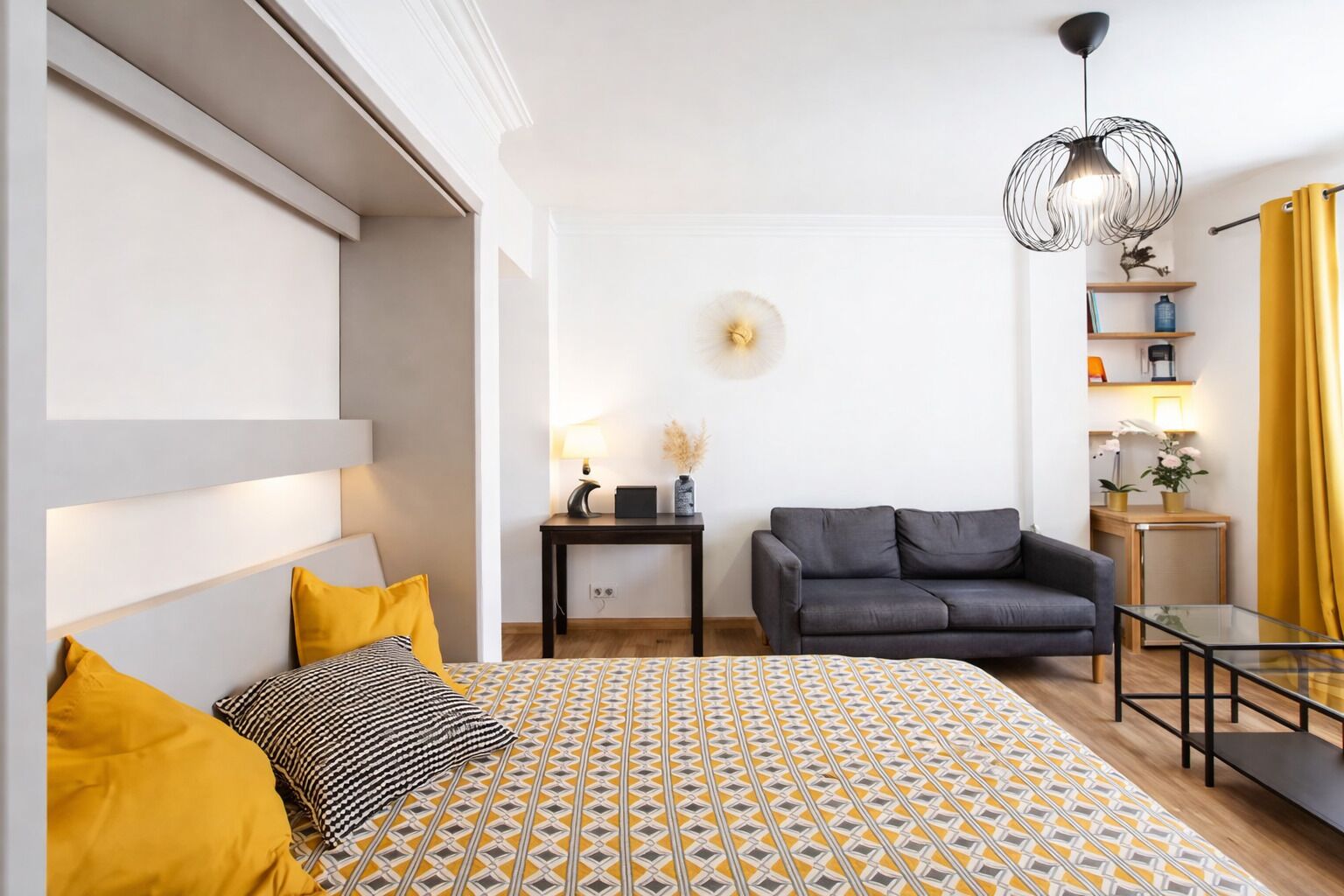 Iron/ironing board, internet, bed sheets