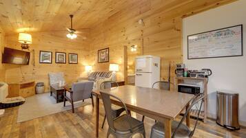 House (2 Bedrooms) | Depan hartanah