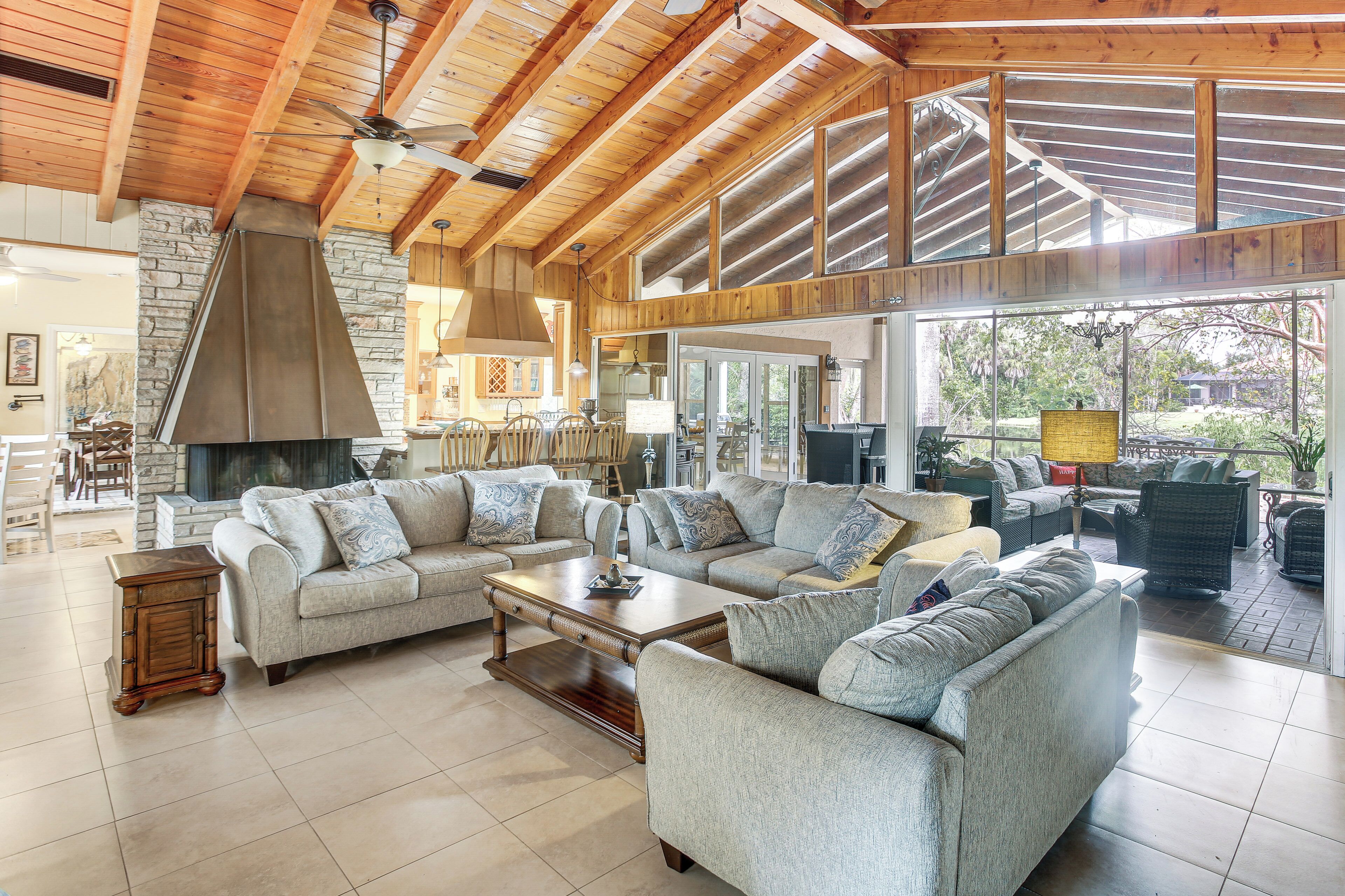 House (4 Bedrooms) | Interior