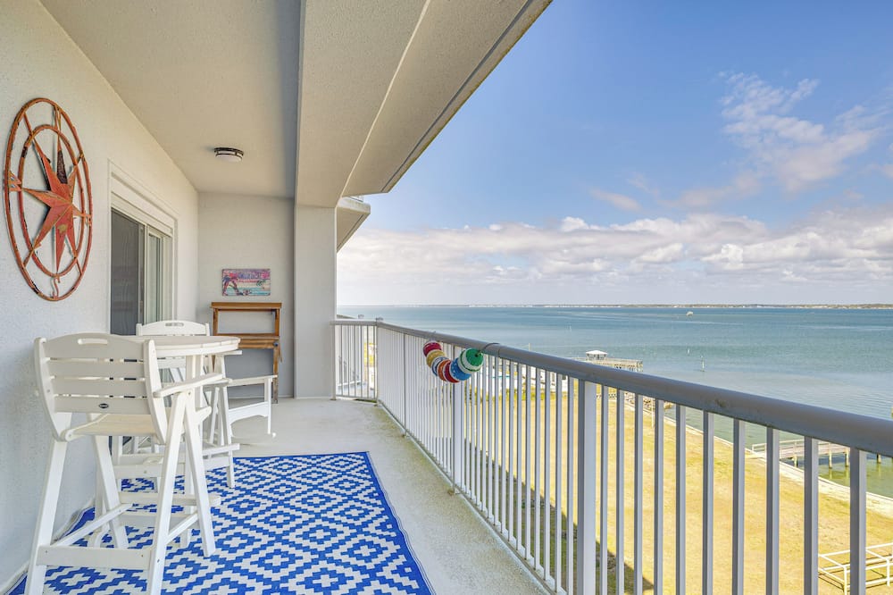Walk to Ocean! Atlantic Beach Condo w/ Pool Access - Salter Path, NC