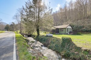 House (2 Bedrooms) | Interior - Quaint Mountain Charm! Robbinsville Hideaway (Robbinsville)