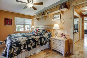 House (2 Bedrooms) | Interior - Quaint Mountain Charm! Robbinsville Hideaway (Robbinsville)