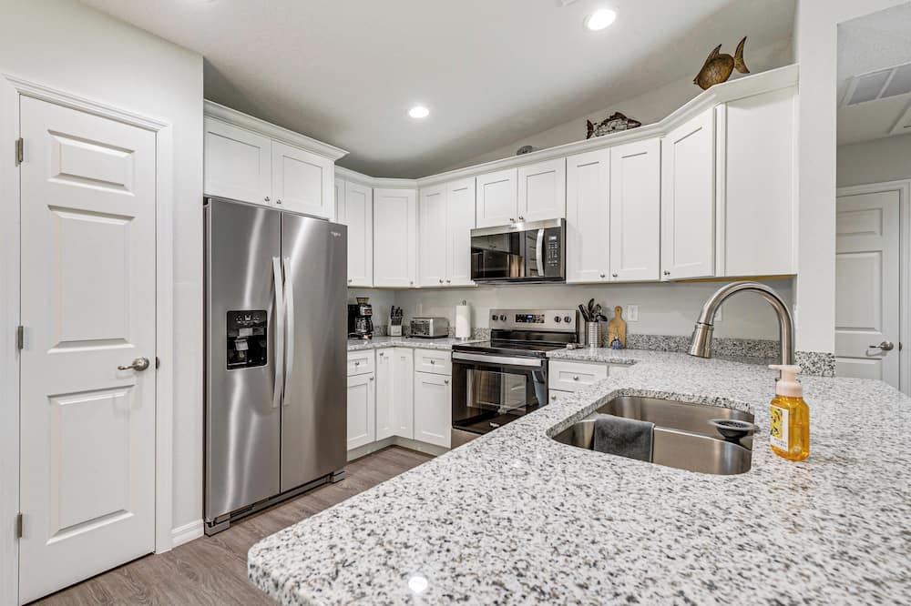 Dunnellon Escape w/ Yard: 8 Mi to Rainbow River - Morriston, FL