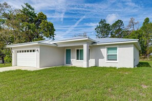 Interior - Dunnellon Escape w/ Yard: 8 Mi to Rainbow River (Dunnellon)