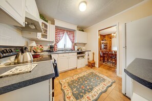 Interior - Walk to Edinboro Lake: Cozy Cottage w/ Porch! (Edinboro)