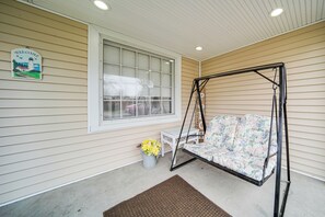 Interior - Walk to Edinboro Lake: Cozy Cottage w/ Porch! (Edinboro)