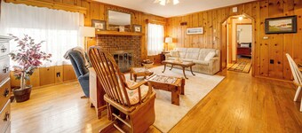 Walk to Edinboro Lake: Cozy Cottage w/ Porch!
