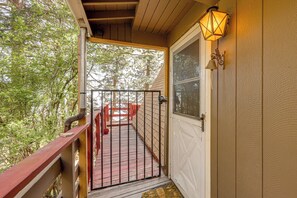 Interior - Running Springs Retreat: Ski, Hike & Relax! (Running Springs)