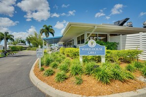 Interior - Resort-style Fort Myers Gem: Swim, Golf & Cruise! (Fort Myers)