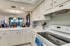 Interior - Resort-style Fort Myers Gem: Swim, Golf & Cruise! (Fort Myers)