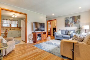 Interior - 7 Mi to Mississinewa Lake! Charming Home (Converse)