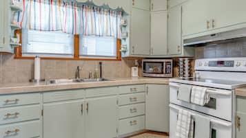 House (2 Bedrooms) | Interior