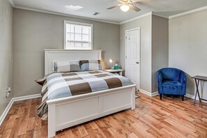 Interior - Bring Your Pets! Family-friendly Gem in Cove City (Cove City)
