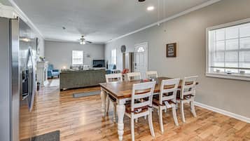 House (3 Bedrooms) | Interior