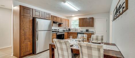 House (3 Bedrooms) | Interior