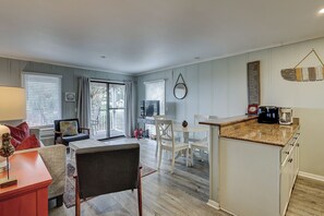 Smart TV - Sunset Rentals | Ocean Dunes 121 (Hilton Head Island)