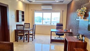 Suite, River View | Interior