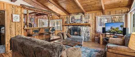Smart TV, fireplace