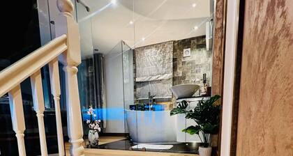 Arnie’s
Stylish 5-bedroom home arranged over three floors.