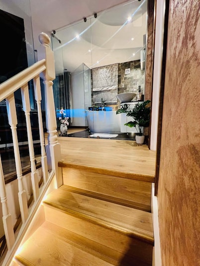 Arnie’s
Stylish 5-bedroom home arranged over three floors.