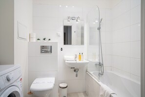 Bathroom - RentPlanet - Apartament Szajnowicza (Warsaw)