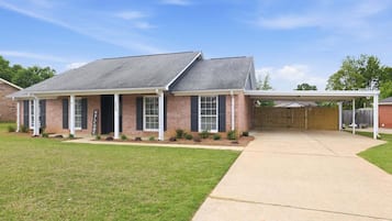 House, 3 Bedrooms | Exterior