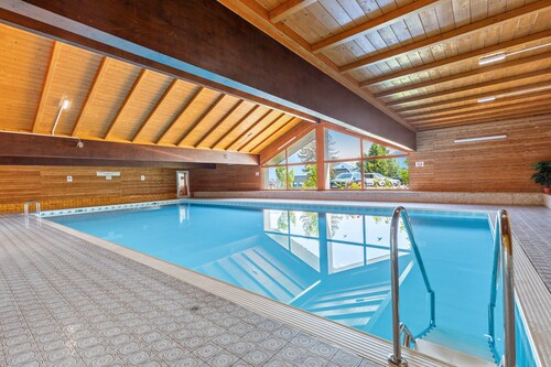 Grimmingblick Apartment with Pool and Spacious Terrace