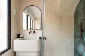Apartment, 2 Bedrooms, City View | Bathroom - Élégance & Confort au Cœur de Paris  (Paris)