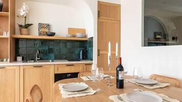 Apartment, 2 Bedrooms, City View | Dining