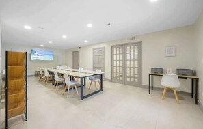 Meeting facility - Cozy and Beautifull Apartment in Aventura Florida Walking Distance To Mall (Aventura)