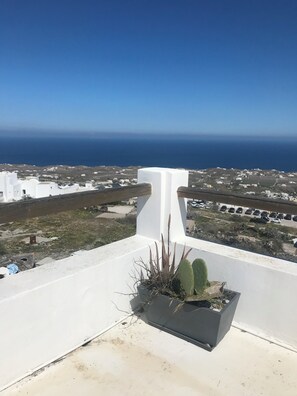 Property grounds - Great location and beautiful view (Fira)