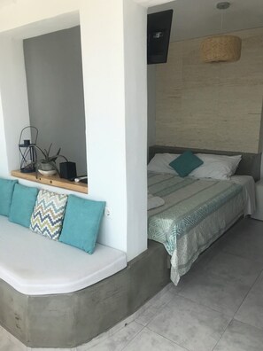 1 bedroom, iron/ironing board, WiFi, bed sheets - Great location and beautiful view (Fira)