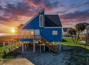 Exterior - Hit the Beach | Gulf Front + Pet Friendly (Galveston)