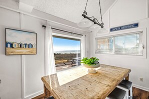 Dining - Hit the Beach | Gulf Front + Pet Friendly (Galveston)