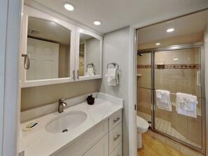 Bathroom - Pointe South 204 | Beachfront + Resort Pool Access (Fort Myers Beach)