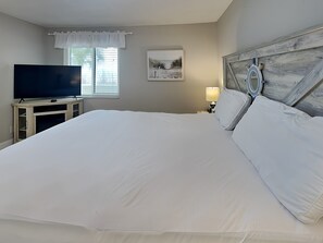 Room - Bent Palm 221 | Pool and Beach Views (Ormond Beach)