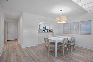 Dining - Fairway Retreat at TPC Sawgrass – Bright, Modern 3BR Villa (Ponte Vedra Beach)