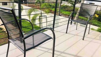 Appartamento, 2 camere da letto, piscina privata | Balcone