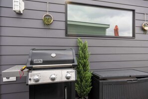 Property grounds - Luxury Townhouse with Skyline Views & Rooftop BBQ (Indianapolis)