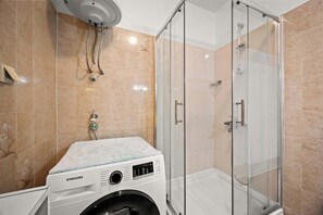 Shower, hair dryer, towels - Casa Melita / Apartment with balcony Anina (Rovinj)