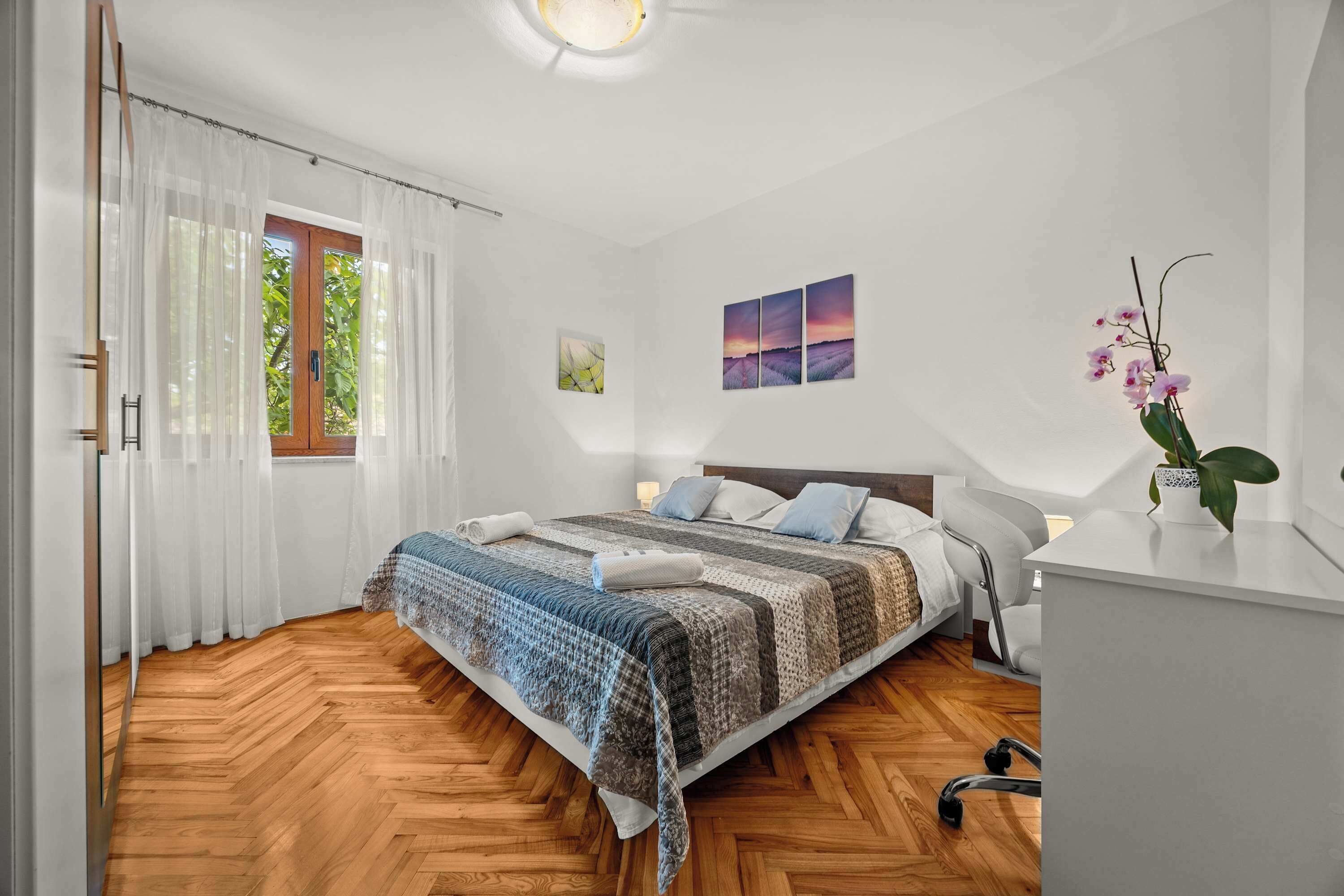 1 bedroom, desk, iron/ironing board, WiFi