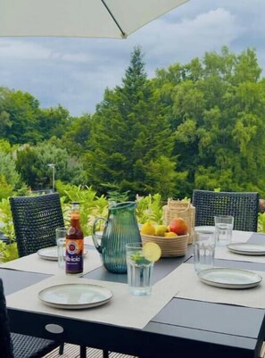 屋外ダイニングエリア