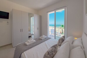 3 bedrooms, iron/ironing board, free WiFi, bed sheets - Sea-View Living | Double Space, Pure Ease (Civitanova Marche)