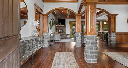 Luxury with Home Theater, Pool and Outdoor kitchen