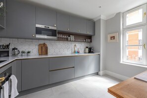 Private kitchen - Beautiful apartment in the heart of Mayfair (London)