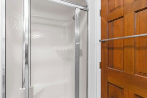 Shower, hair dryer, towels - Seabrook Beach Cottage (Seabrook Island)