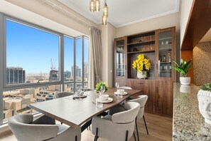 Dining - Relaxing 1bedroom mins drive to Burj Khalifa (Dubai)
