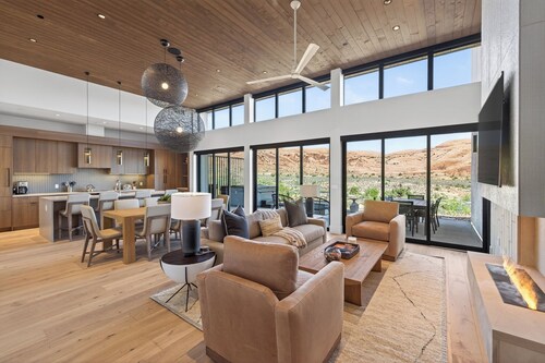 New Listing! Luxury Moab Retreat | Hot Tub + Epic Views