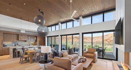 New Listing! Luxury Moab Retreat | Hot Tub + Epic Views