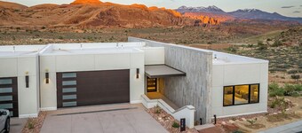 New Listing! Luxury Moab Retreat | Hot Tub + Epic Views